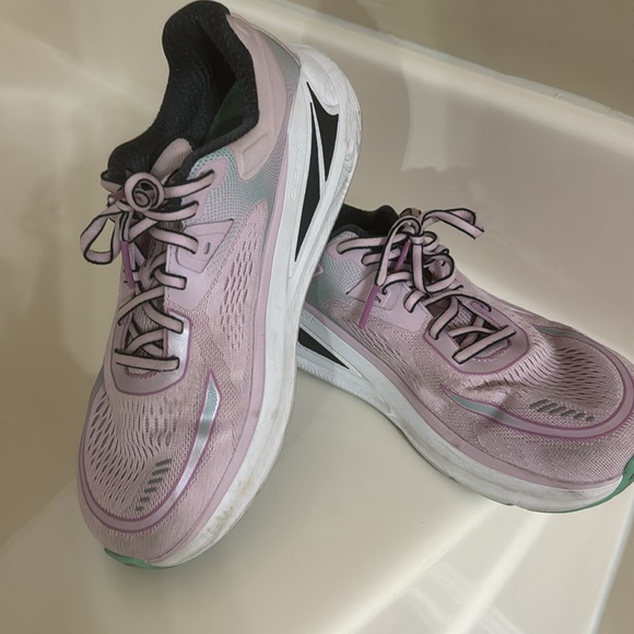 Barely used altras - Picture 6 of 8